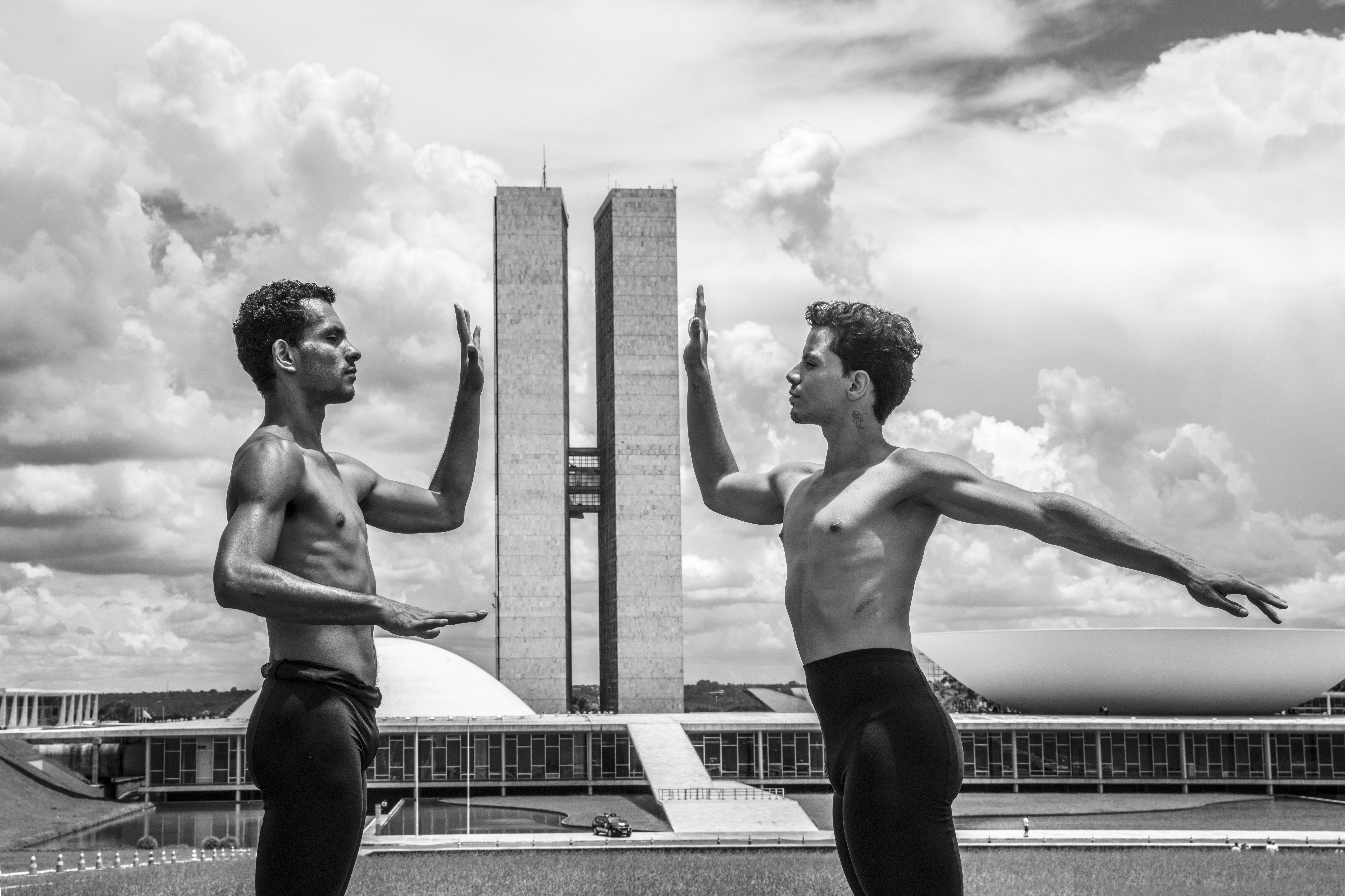El artista Juan Carlos Vega conquista Brasilia con ‘Niemeyer, Utopía del Movimiento’