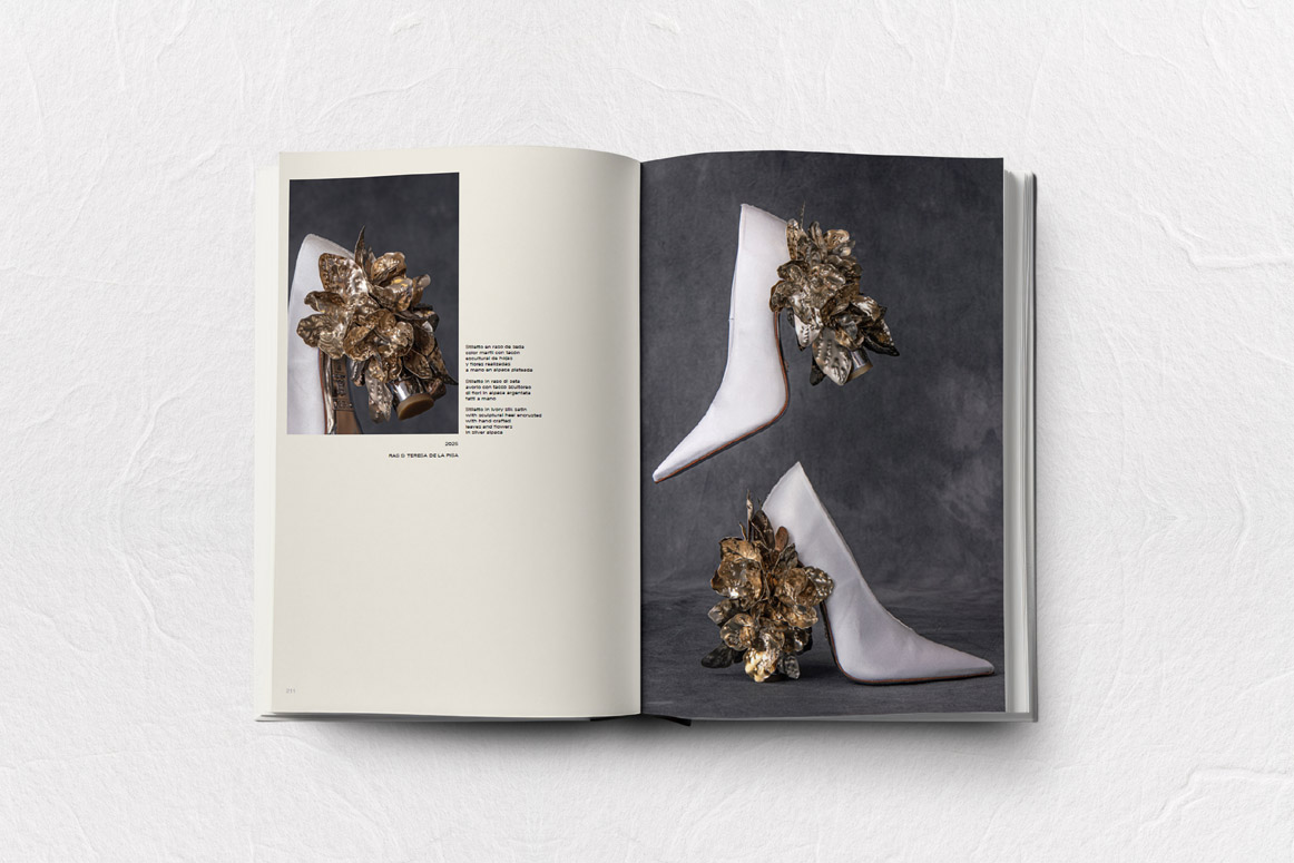 Open book mockup psd