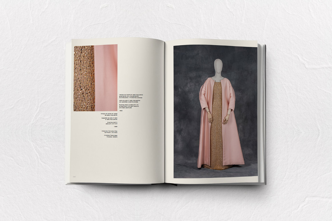 Open book mockup psd