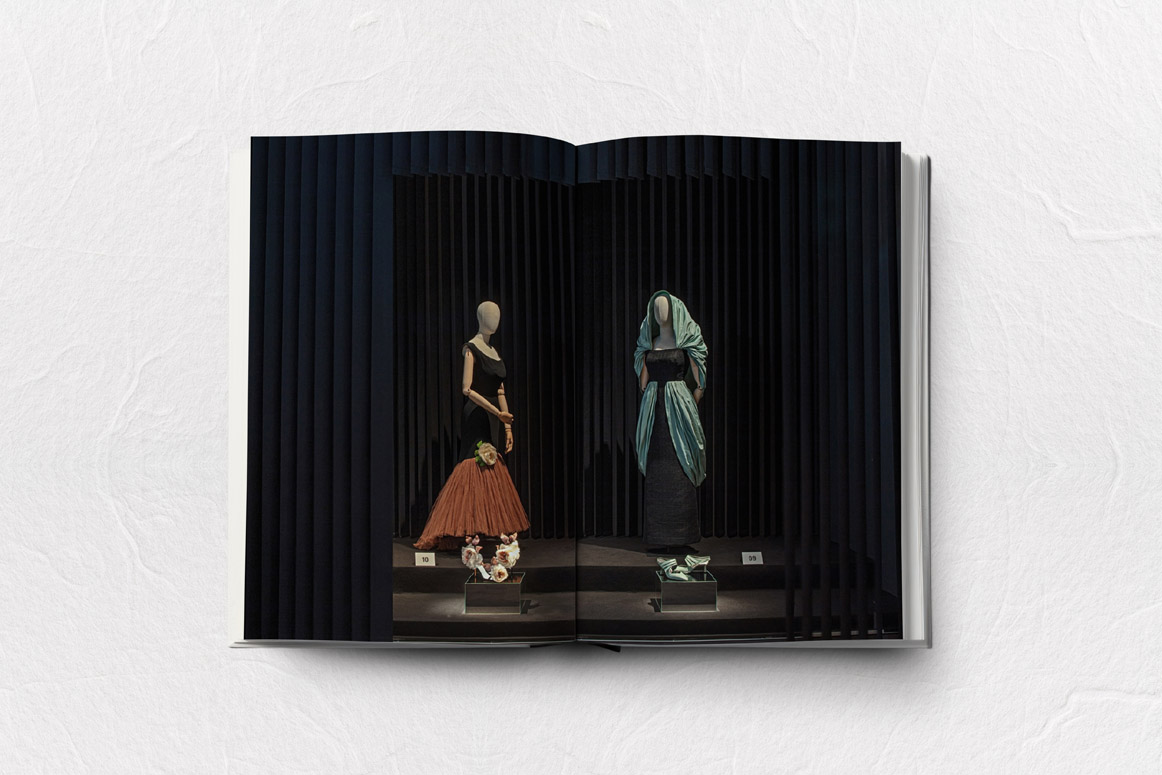 Open book mockup psd