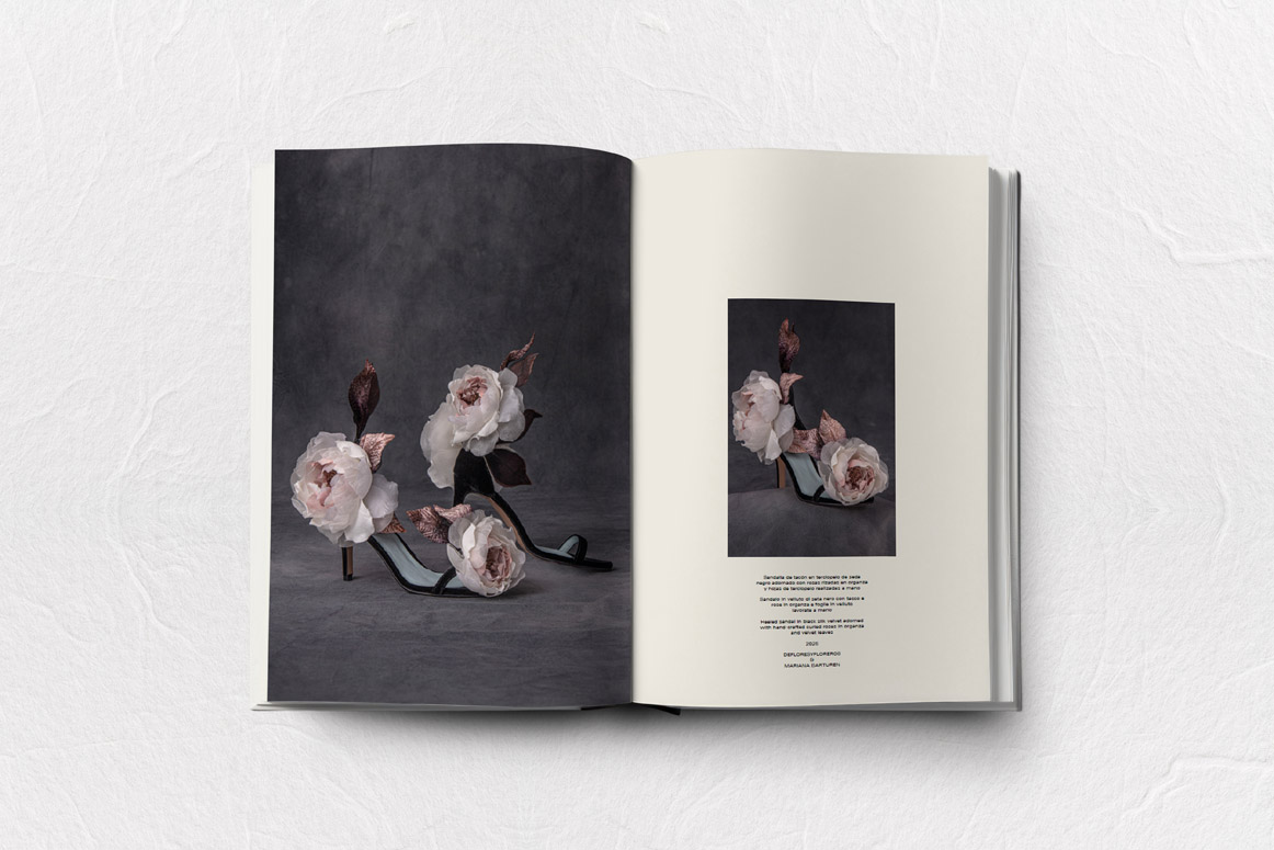 Open book mockup psd