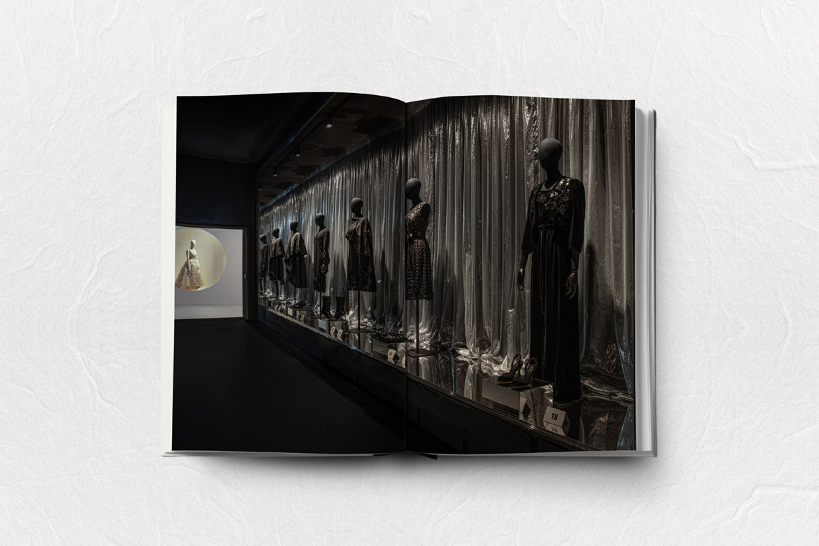 Open book mockup psd